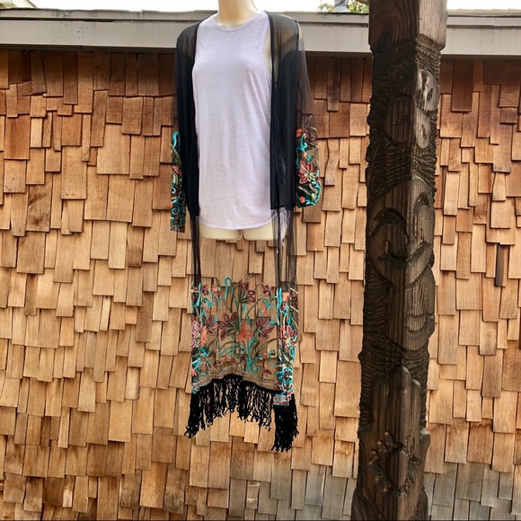 Gorgeous embroidered cover-up - Picture 5 of 5